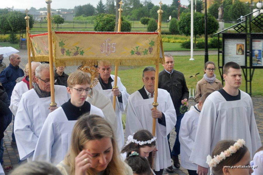 70 Procesja eucharystyczna.jpg